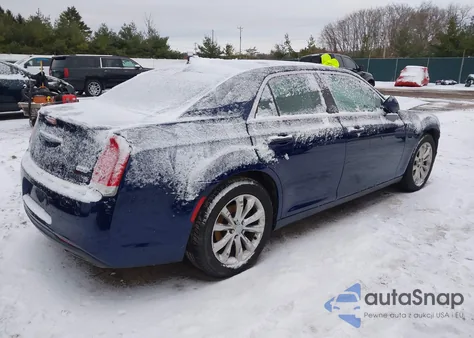 2017 Chrysler 300 Limited Awd z USA, uszkodzony, nr VIN 2C3CCARG3HH622078